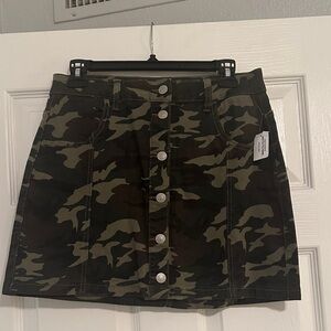 New with tags Camouflage Button-Front mini  Skirt